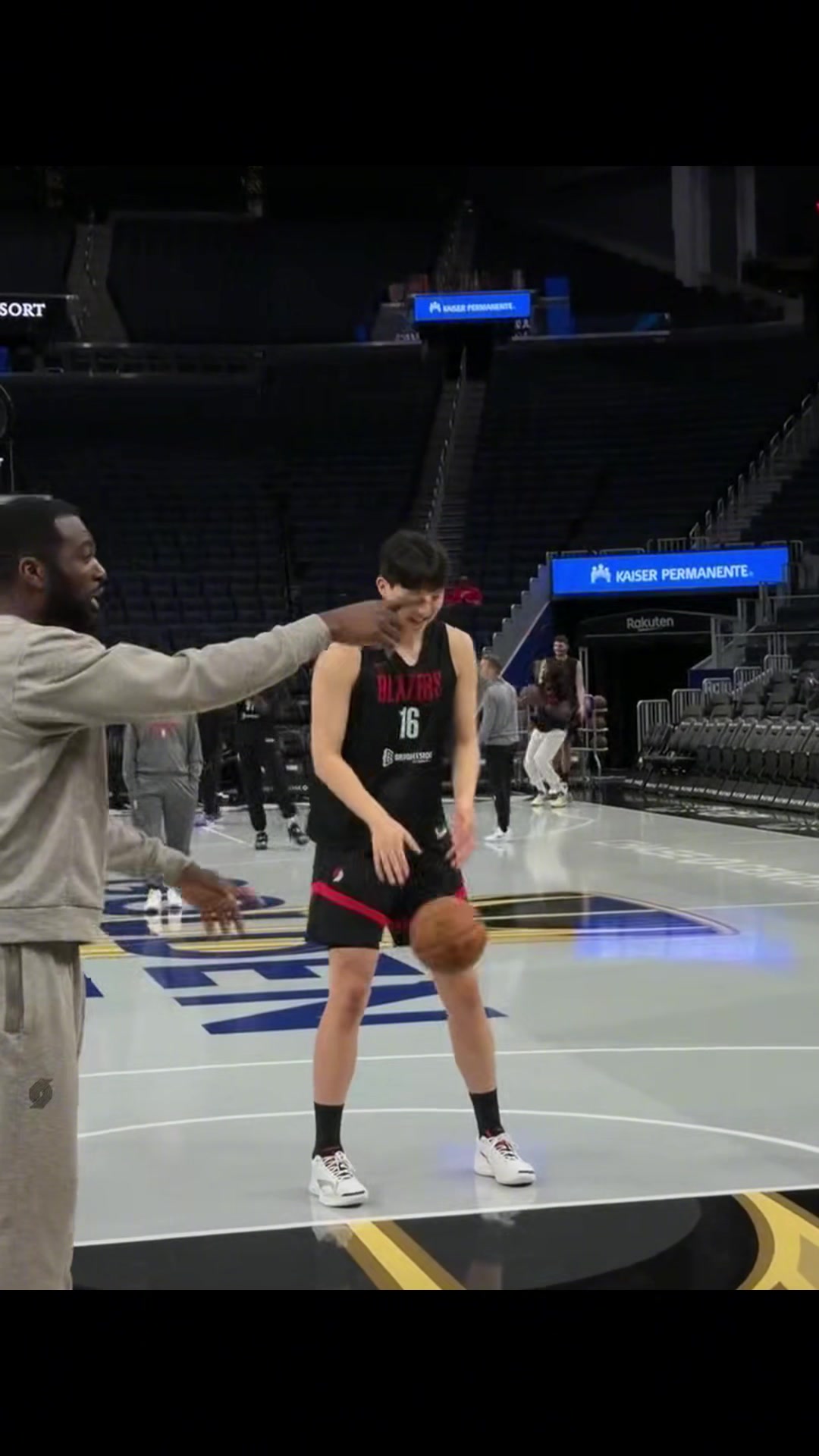 文化输出开拓者黑人助教管杨瀚森叫大头