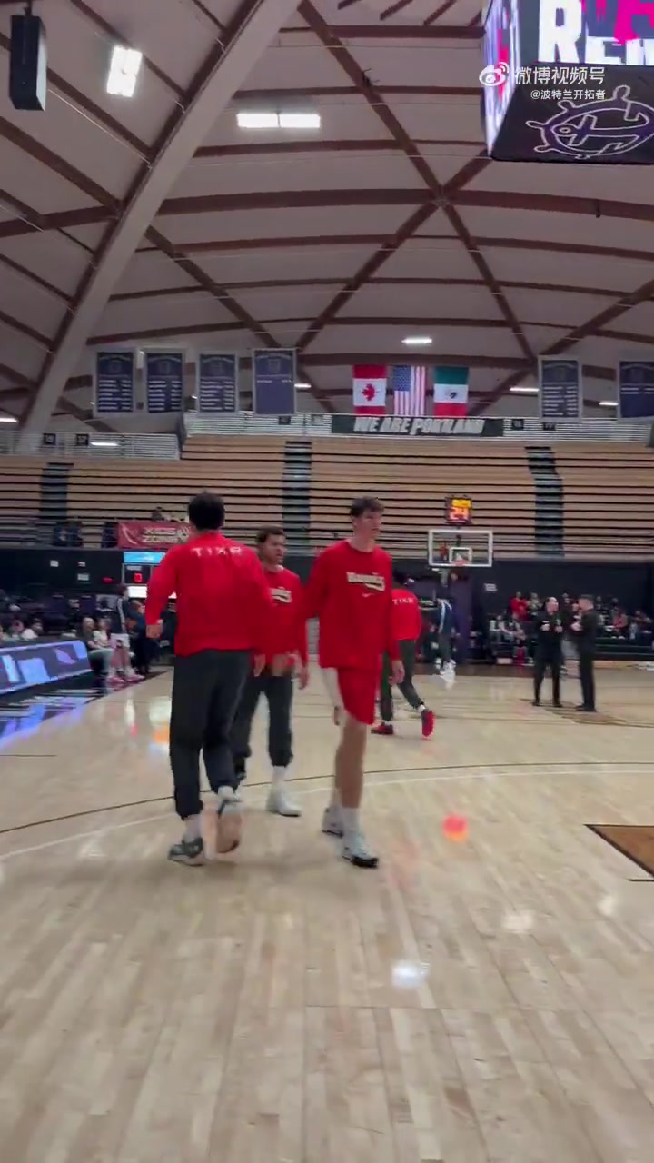 今天能拿下几分杨瀚森赛前热身来了记双手暴扣