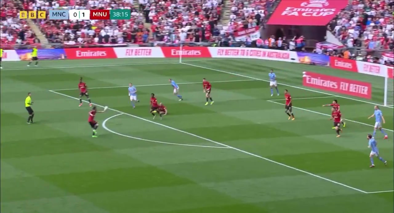 回顾梅努在足总杯攻破曼城球门的精彩进球