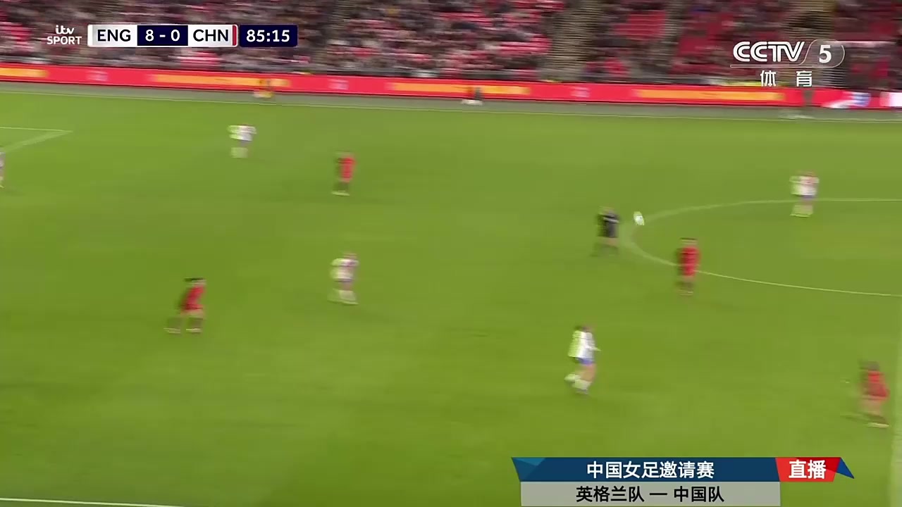 中国女足为数不多的射门机会张琳艳小角度打门被门将没收