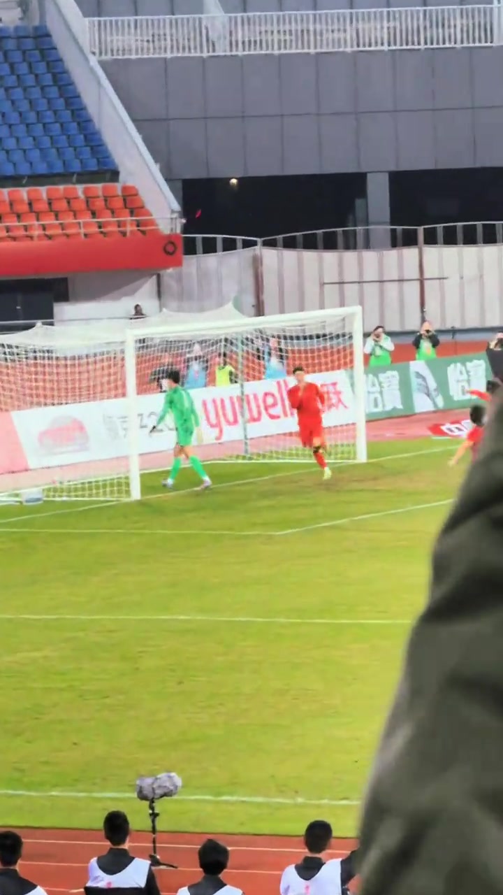 现场球迷实拍拜合拉木脚后跟破门黑子们在哪里