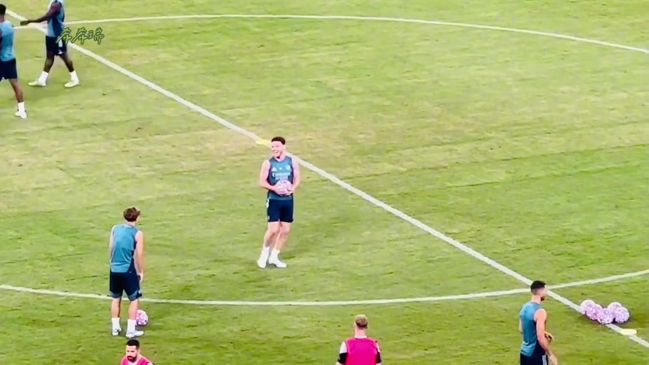 你好骚啊赖斯翘臀颠球把道曼看得一愣一愣的