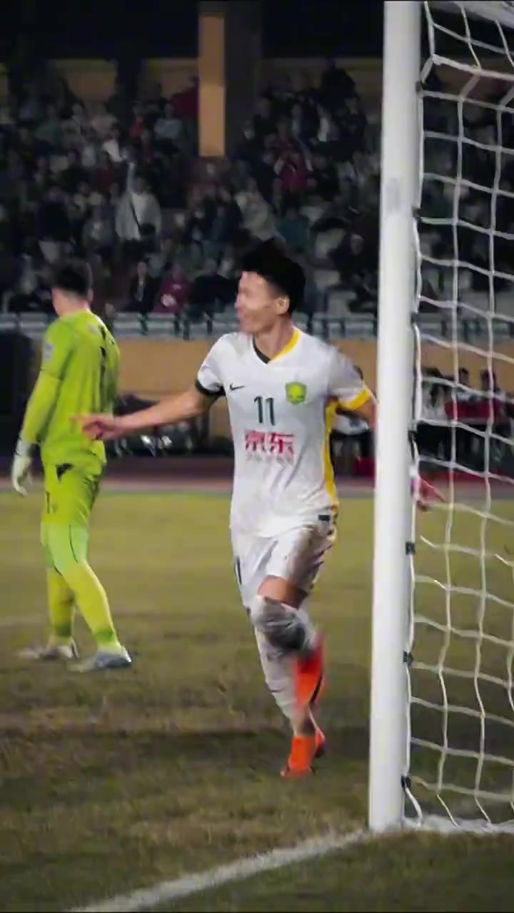 卡里乌斯附体现场视角再看河内门将超巨失误送林良铭得分