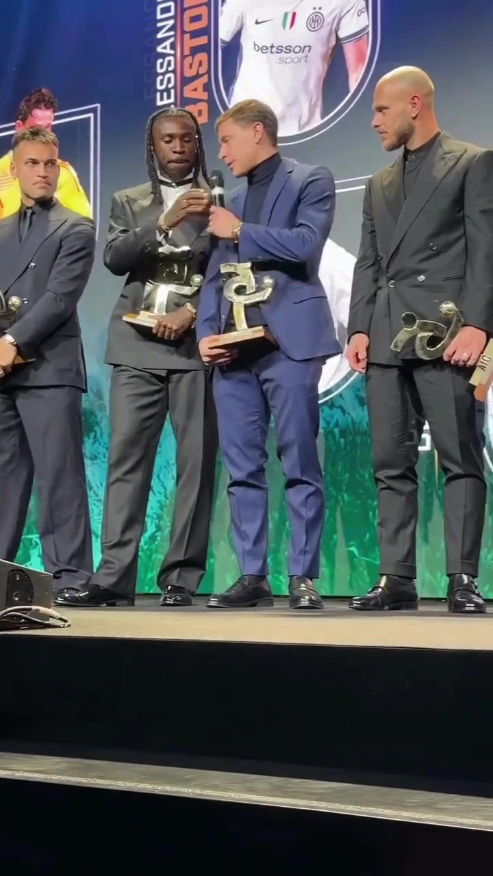 真帅啊小麦当选AIC赛季最佳球员众巨星一同喊出他名字