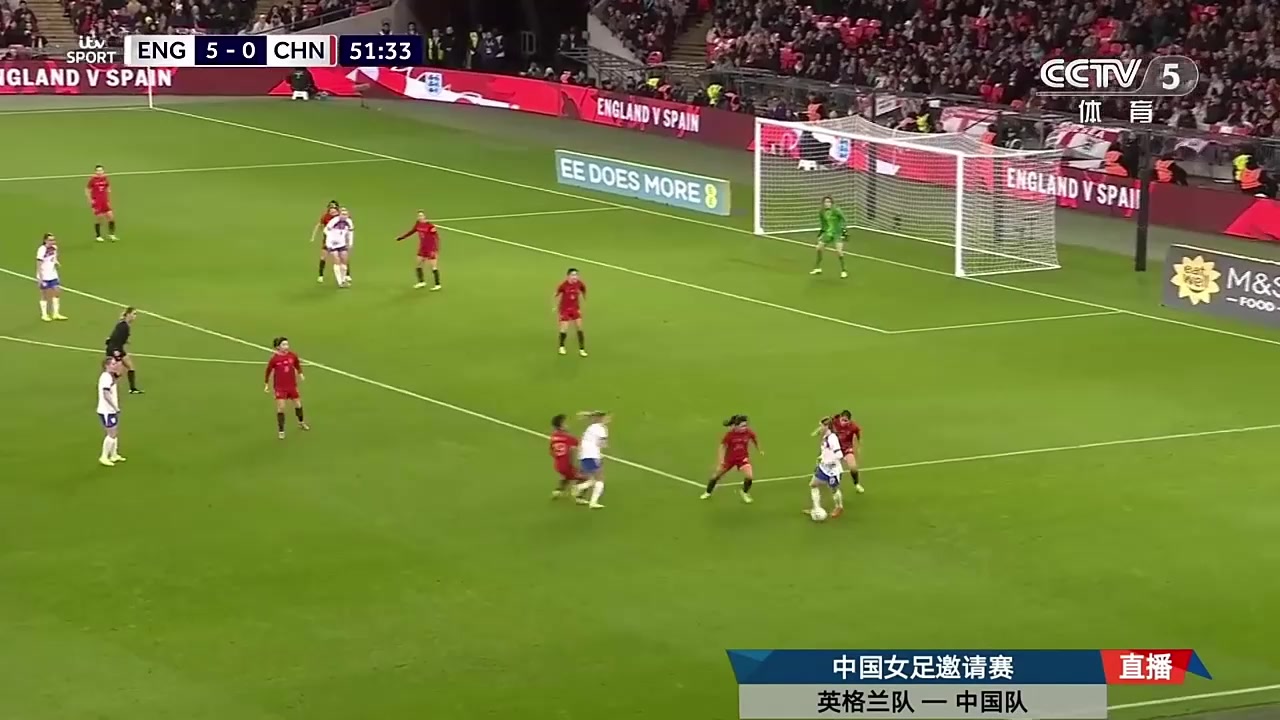 中国女足防线被轻松打穿斯坦维破门戴帽英格兰女足6-0领先