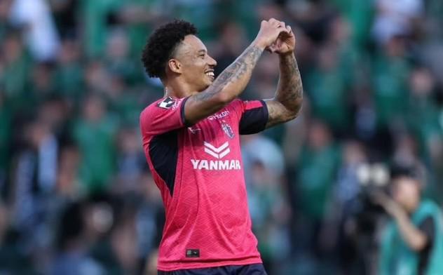 记者:今年租借效力大阪樱花的拉斐尔正与一家中国俱乐部谈判