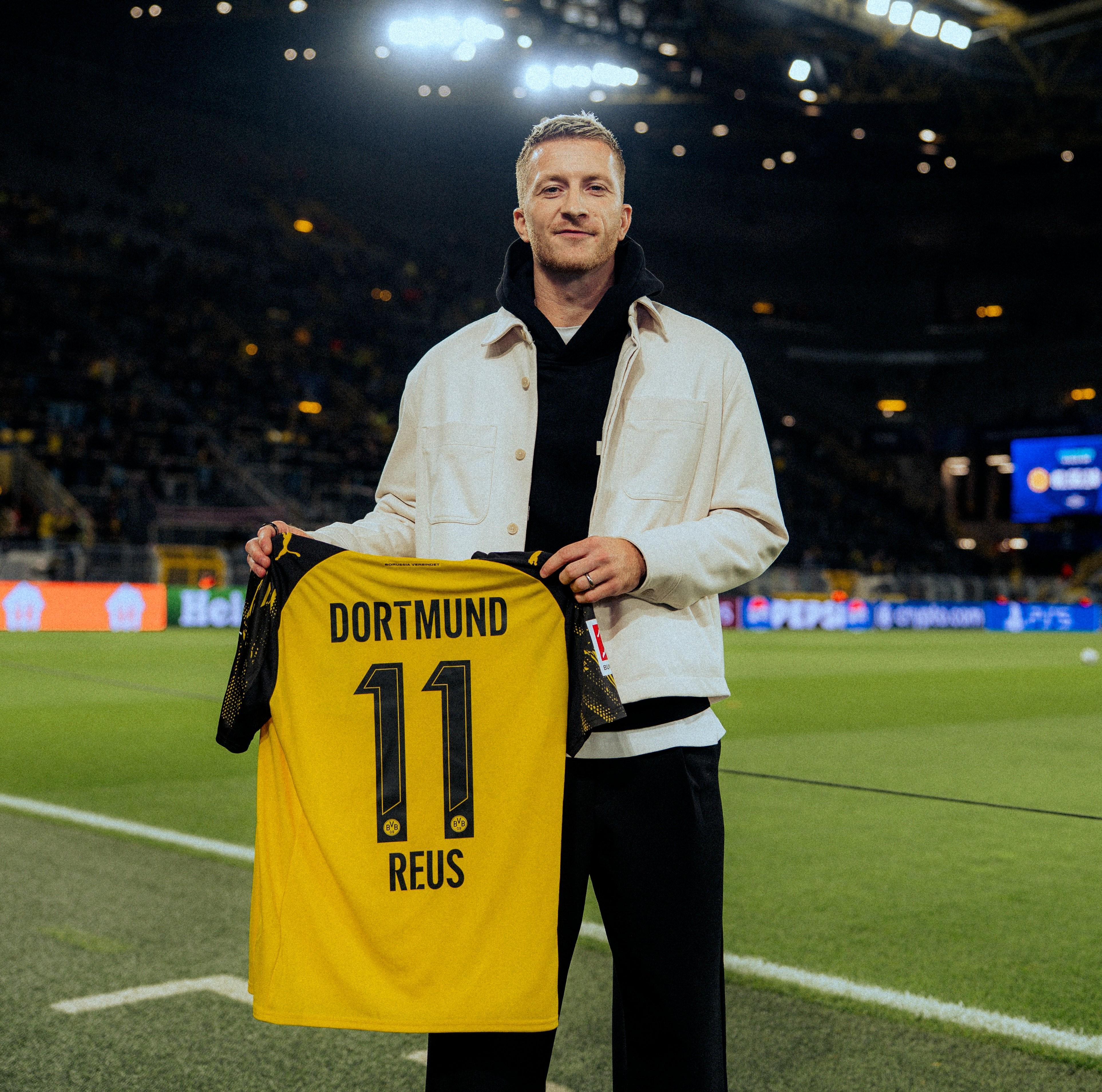 致敬球队传奇,多特官方商城为球迷免费印11号罗伊斯