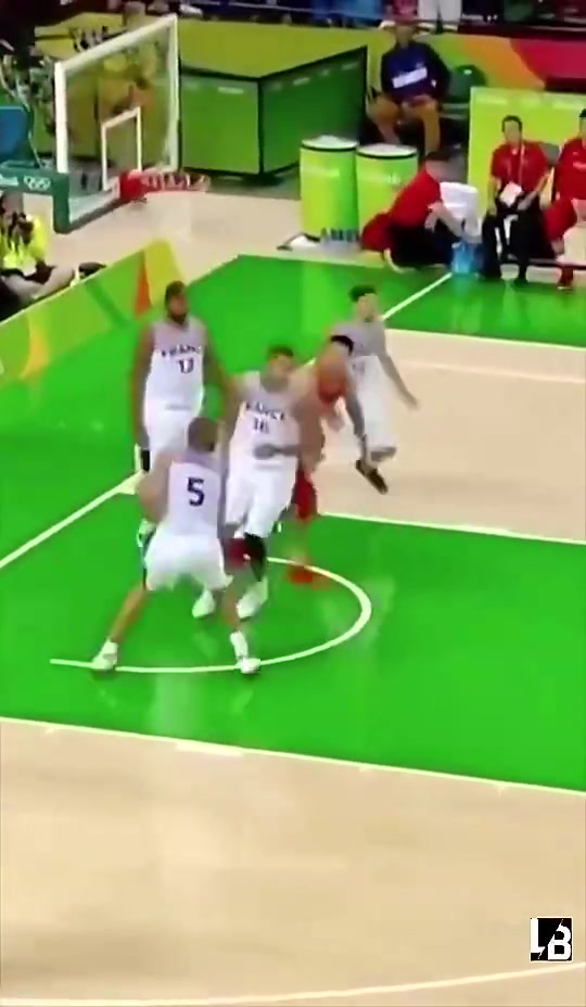 以牙还牙当年阿联被戈贝尔帽后马上连送两记火锅暴扣回击