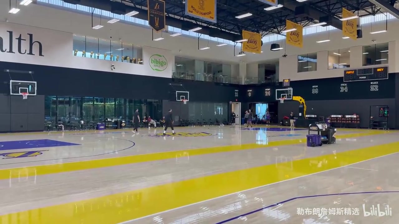 经典东契奇和雷迪克比拼中场三分这一次还是77赢了