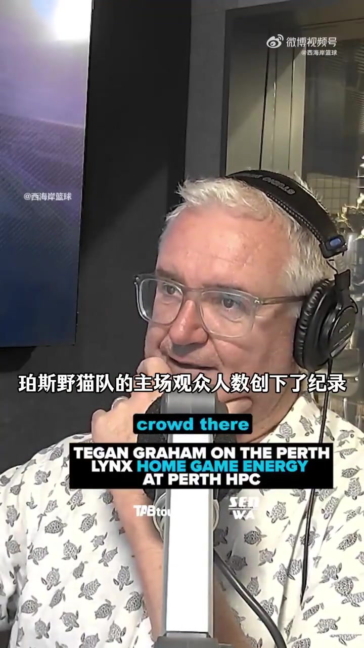 队友称赞韩旭为球队带来了很多观众而且谁不喜欢看她打球呢