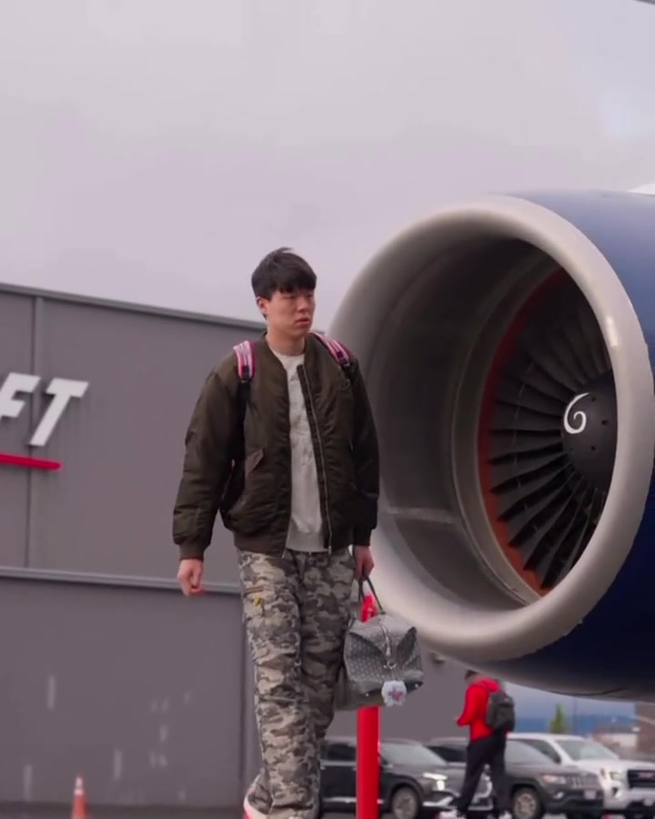 瀚森已经随队前往新奥尔良市了...