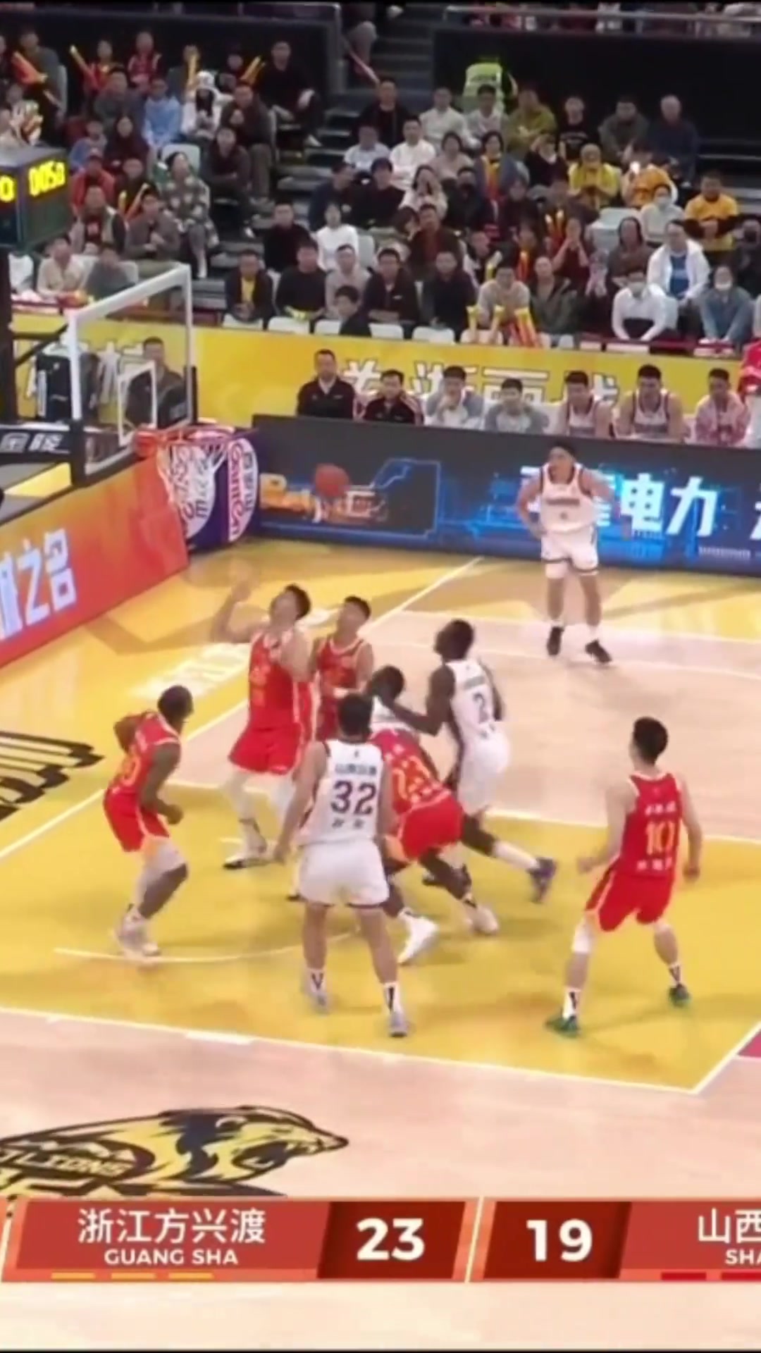 迅如闪电啊广厦外援桑普森仅用4秒就完成一条龙压哨暴扣