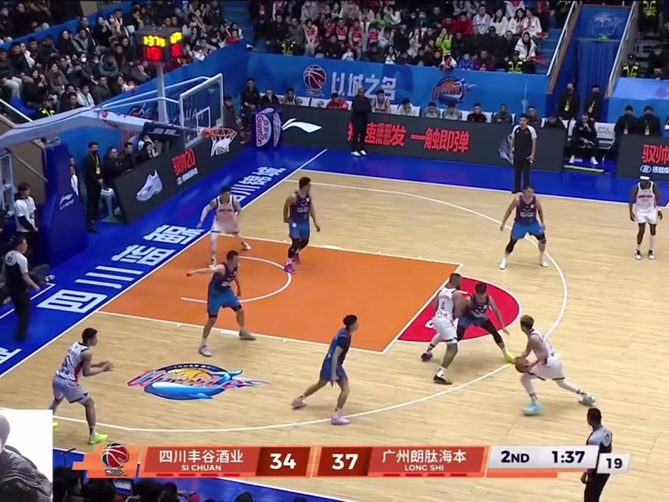 找回巅峰时的身手郭艾伦第三节火力全开连取12分势不可挡