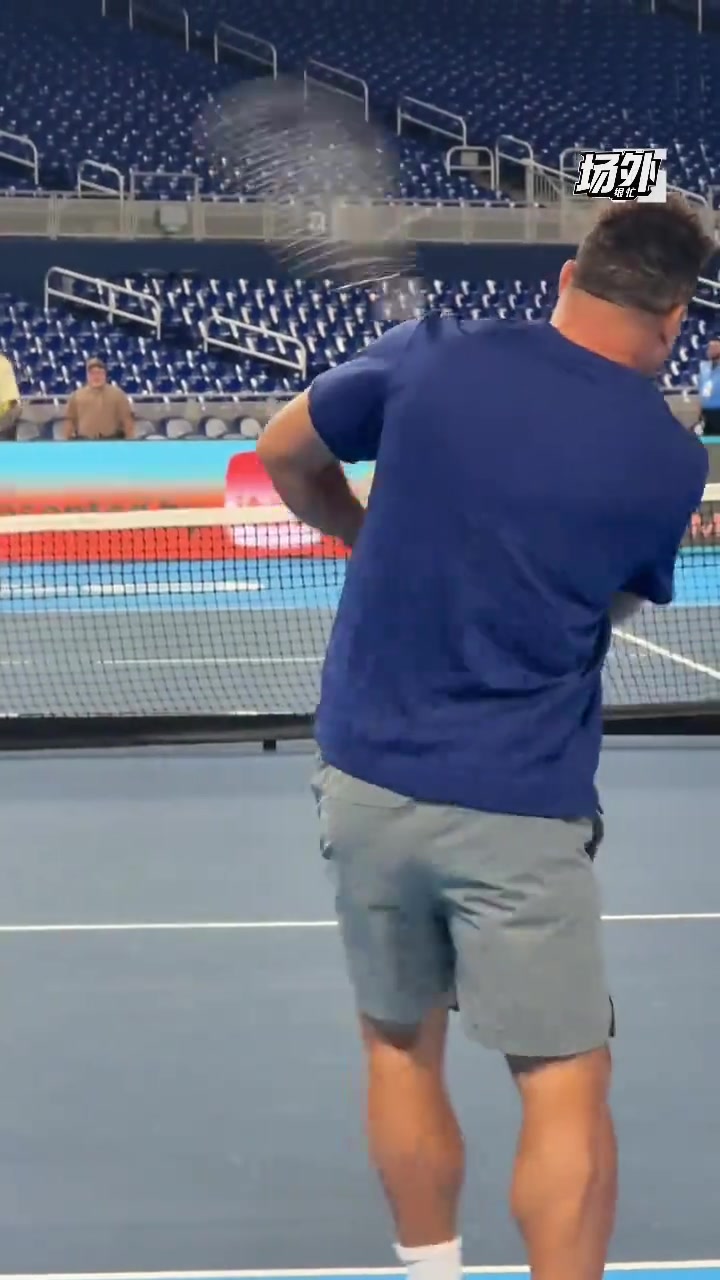 有点东西和阿尔卡拉斯对打网球的胖子是谁