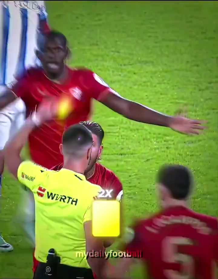 看一次笑一次水爷曾吃到第二张黄牌后请VR检查,主裁看完直接红牌