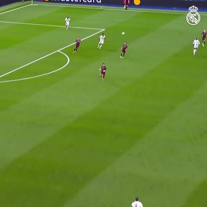 当年面对瓜式曼城高位紧逼皇马众将是这样创造进球的